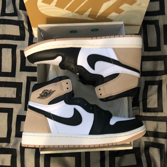WOMENS AIR JORDAN Retro High 1 - Picture 1 of 6
